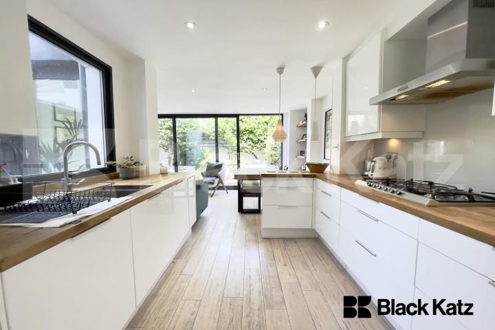 Beautiful garden flat marrying period charm with contemporary living Gowrie Road , Clapham Junction 